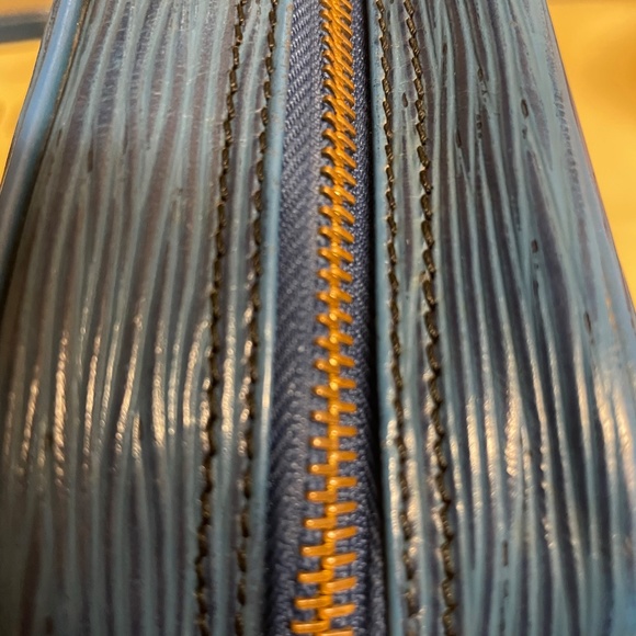 Auth Louis Vuitton Jeune Fille - Picture 8 of 16